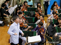 画像集 No.002のサムネイル画像 / 作曲家・下村陽子氏の30周年記念コンサートのリハーサルをレポート。50曲以上の名曲がフルオーケストラ＆混声合唱で生まれ変わる