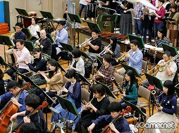 画像集 No.005のサムネイル画像 / 作曲家・下村陽子氏の30周年記念コンサートのリハーサルをレポート。50曲以上の名曲がフルオーケストラ＆混声合唱で生まれ変わる