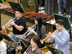 画像集 No.006のサムネイル画像 / 作曲家・下村陽子氏の30周年記念コンサートのリハーサルをレポート。50曲以上の名曲がフルオーケストラ＆混声合唱で生まれ変わる
