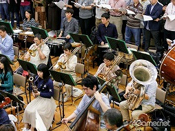 画像集 No.007のサムネイル画像 / 作曲家・下村陽子氏の30周年記念コンサートのリハーサルをレポート。50曲以上の名曲がフルオーケストラ＆混声合唱で生まれ変わる