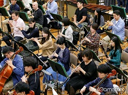 画像ギャラリー No.008のサムネイル画像 / 作曲家・下村陽子氏の30周年記念コンサートのリハーサルをレポート。50曲以上の名曲がフルオーケストラ&混声合唱で生まれ変わる