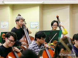 画像ギャラリー No.012のサムネイル画像 / 作曲家・下村陽子氏の30周年記念コンサートのリハーサルをレポート。50曲以上の名曲がフルオーケストラ&混声合唱で生まれ変わる