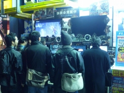 画像ギャラリー No.002のサムネイル画像 / 「DARKSIDERS」店頭体験会の様子を紹介。制作者インタビューも