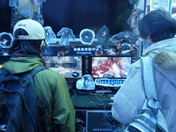 画像ギャラリー No.004のサムネイル画像 / 「DARKSIDERS」店頭体験会の様子を紹介。制作者インタビューも