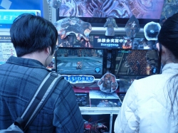 画像ギャラリー No.006のサムネイル画像 / 「DARKSIDERS」店頭体験会の様子を紹介。制作者インタビューも