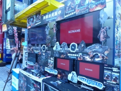 画像ギャラリー No.007のサムネイル画像 / 「DARKSIDERS」店頭体験会の様子を紹介。制作者インタビューも