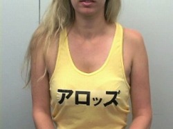 画像ギャラリー No.002のサムネイル画像 / 「ALLODS ONLINE」,謎のロシア美人が時事ネタを語る実写PVが公開に。公式サイトにはちょっと変わったSSも登場