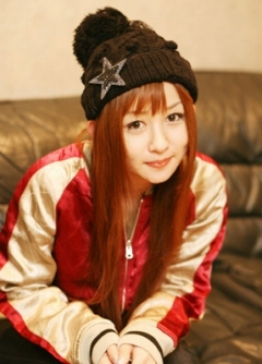 ������#025�Υ���ͥ���/�֥ҥ�å� ���������������פ�PlayStation 2��4��9����ȯ�䡣�ᥤ����ͥ�ؤΥ��ե�����륳���Ȥ�Ǻ�