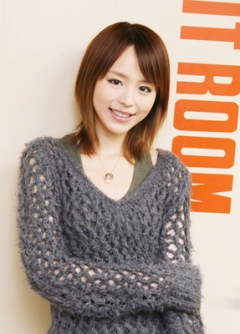 ������#027�Υ���ͥ���/�֥ҥ�å� ���������������פ�PlayStation 2��4��9����ȯ�䡣�ᥤ����ͥ�ؤΥ��ե�����륳���Ȥ�Ǻ�