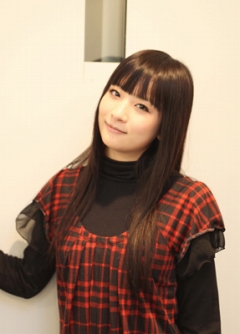 ������#029�Υ���ͥ���/�֥ҥ�å� ���������������פ�PlayStation 2��4��9����ȯ�䡣�ᥤ����ͥ�ؤΥ��ե�����륳���Ȥ�Ǻ�