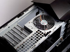 画像集#005のサムネイル/SilverStoneのゲーマー向けブランド「Raven」からPCケースが発売に。マザーボードを時計回りに90度回転させた斬新なデザインが特徴