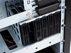 画像集#007のサムネイル/SilverStoneのゲーマー向けブランド「Raven」からPCケースが発売に。マザーボードを時計回りに90度回転させた斬新なデザインが特徴