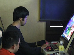 画像ギャラリー No.009のサムネイル画像 / 地域のプライドをかけた熱いバトル。「スーパーストリートファイターII X」のプレイヤー主催イベント「激突!! 関東vs関西中部連合」レポート