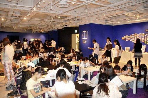 画像ギャラリー No.004のサムネイル画像 / スマートフォン版の構想も? グッズの販売やユーザー製作物の展示も行われている「Livly Island Dr.ミュラー研究所 研究発表会2013」レポート