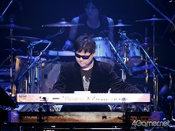 画像集#015のサムネイル/全編これイトケン節! バトル曲から「下水道」までがバンド演奏。「サガ」シリーズ新作についての言及もあった,「One Night Re:Birth Again」の詳細をレポート