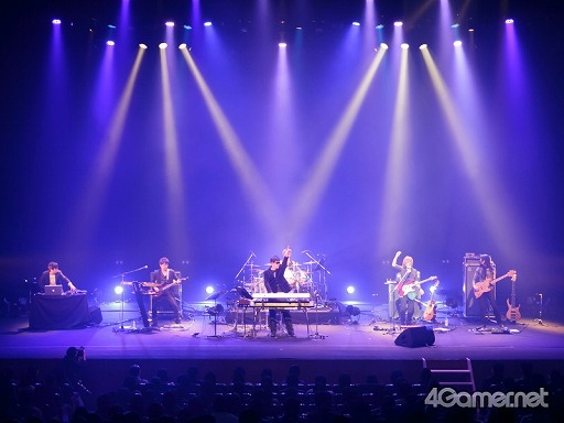 画像集#016のサムネイル/全編これイトケン節! バトル曲から「下水道」までがバンド演奏。「サガ」シリーズ新作についての言及もあった,「One Night Re:Birth Again」の詳細をレポート