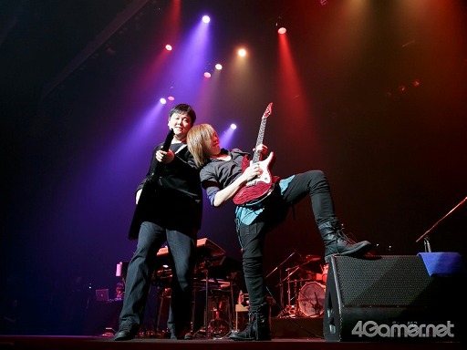 画像集#018のサムネイル/全編これイトケン節! バトル曲から「下水道」までがバンド演奏。「サガ」シリーズ新作についての言及もあった,「One Night Re:Birth Again」の詳細をレポート