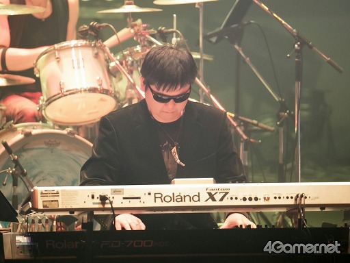 画像集#025のサムネイル/全編これイトケン節! バトル曲から「下水道」までがバンド演奏。「サガ」シリーズ新作についての言及もあった,「One Night Re:Birth Again」の詳細をレポート