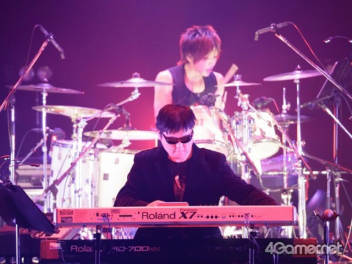 画像集#035のサムネイル/全編これイトケン節! バトル曲から「下水道」までがバンド演奏。「サガ」シリーズ新作についての言及もあった,「One Night Re:Birth Again」の詳細をレポート