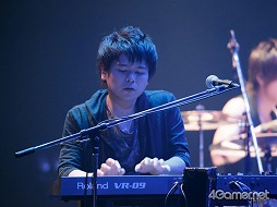 画像集#038のサムネイル/全編これイトケン節! バトル曲から「下水道」までがバンド演奏。「サガ」シリーズ新作についての言及もあった,「One Night Re:Birth Again」の詳細をレポート