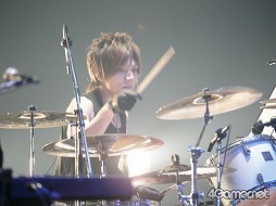 画像集#040のサムネイル/全編これイトケン節! バトル曲から「下水道」までがバンド演奏。「サガ」シリーズ新作についての言及もあった,「One Night Re:Birth Again」の詳細をレポート