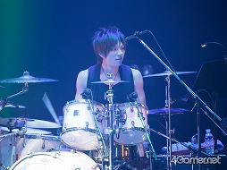 画像集#049のサムネイル/全編これイトケン節! バトル曲から「下水道」までがバンド演奏。「サガ」シリーズ新作についての言及もあった,「One Night Re:Birth Again」の詳細をレポート