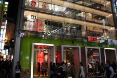 ������#006�Υ���ͥ���/ZUNTATA��YMCK�Υߥ˥饤�֤�Ԥ�줿��SPACE INVADERS EXTREME 2��ȯ�䵭ǰ���٥�ȥ�ݡ���