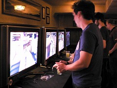 画像ギャラリー No.003のサムネイル画像 / ついアツくなること請け合いのマルチプレイが登場! 「デッドライジング2」のプレス向けお披露目パーティをレポート