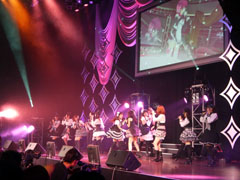 画像ギャラリー No.024のサムネイル画像 / 「ドリームクラブ」初となる単独ライブ「ドリームCライブ2011」。13人のホストガールが勢ぞろいしたイベントレポート