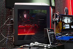 Tgs 18 ゲーマー向けpcを作るなら内も外もledでライトアップ Tgs 18で見かけたゲーマー向け光り物pc Pcパーツ総ざらえ