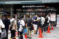 画像ギャラリー No.003のサムネイル画像 / 2万9980円で薄く&軽くなった新型PS3は本日発売! 発売記念カウントダウンイベントをレポート