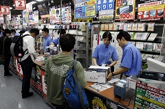 画像ギャラリー No.008のサムネイル画像 / 2万9980円で薄く&軽くなった新型PS3は本日発売! 発売記念カウントダウンイベントをレポート