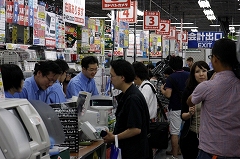 画像ギャラリー No.009のサムネイル画像 / 2万9980円で薄く&軽くなった新型PS3は本日発売! 発売記念カウントダウンイベントをレポート