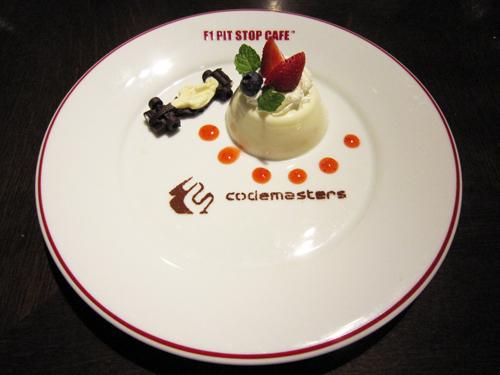 画像ギャラリー No.002のサムネイル画像 / 「F1 2010」,“F1 PIT STOP CAFE六本木”とのタイアップ企画実施