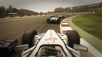 画像ギャラリー No.002のサムネイル画像 / 「F1 2010」公式サイトの映像で開発者が操作感へのこだわりを語る