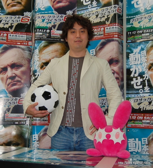 画像ギャラリー No.011のサムネイル画像 / 「J.LEAGUE プロサッカークラブをつくろう! 6 Pride of J」発売記念抽選会で行われた,プロデューサー山田理一郎氏のミニインタビューを掲載