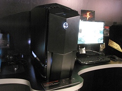 ꡼ No.003Υͥ / TGS 2009ǽ⹽¤˹롣ͽ۰ʾ˥ФäAlienwareΥޡPC