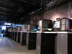 ꡼ No.016Υͥ / TGS 2009ǽ⹽¤˹롣ͽ۰ʾ˥ФäAlienwareΥޡPC