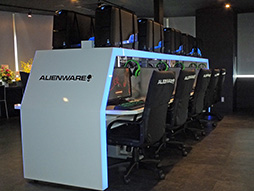 画像ギャラリー No.002のサムネイル画像 / 全国展開を狙う「ALIENWARE ARENAゲーミングカフェ」福岡店が18日オープン。秋葉原よりもハイスペックなPCとゆとりの空間を用意