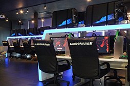 画像ギャラリー No.004のサムネイル画像 / 全国展開を狙う「ALIENWARE ARENAゲーミングカフェ」福岡店が18日オープン。秋葉原よりもハイスペックなPCとゆとりの空間を用意