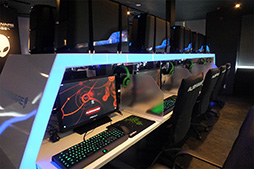 画像ギャラリー No.005のサムネイル画像 / 全国展開を狙う「ALIENWARE ARENAゲーミングカフェ」福岡店が18日オープン。秋葉原よりもハイスペックなPCとゆとりの空間を用意