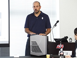 画像ギャラリー No.002のサムネイル画像 / 復活した「ALIENWARE Aurora」からVRへの取り組みまで。Alienwareの共同創業者が新製品とブランドのいまを語った