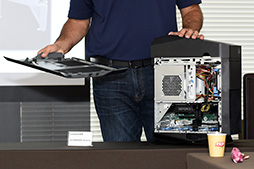 画像ギャラリー No.016のサムネイル画像 / 復活した「ALIENWARE Aurora」からVRへの取り組みまで。Alienwareの共同創業者が新製品とブランドのいまを語った