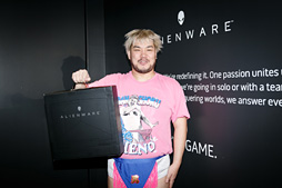 ꡼ No.013 | PRۡNEW ALIENWARE 13 OLED VRסߥХϥ7˿ǥΡͭELѥͥܥΡPCϥ˲⤿餹ץ쥹顼ͤƤߤ