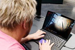 ꡼ No.015 | PRۡNEW ALIENWARE 13 OLED VRסߥХϥ7˿ǥΡͭELѥͥܥΡPCϥ˲⤿餹ץ쥹顼ͤƤߤ