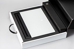 画像ギャラリー No.005のサムネイル画像 / 【PR】ALIENWAREのノートPC「ALIENWARE m15 R3」は,個性的なデザインと4K有機ELでゲームを楽しめる性能を両立したマシンだ