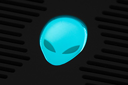 画像ギャラリー No.009のサムネイル画像 / 【PR】ALIENWAREのノートPC「ALIENWARE m15 R3」は,個性的なデザインと4K有機ELでゲームを楽しめる性能を両立したマシンだ