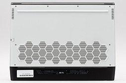 画像ギャラリー No.013のサムネイル画像 / 【PR】ALIENWAREのノートPC「ALIENWARE m15 R3」は,個性的なデザインと4K有機ELでゲームを楽しめる性能を両立したマシンだ