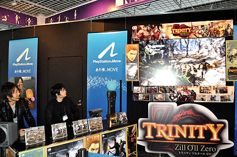 画像ギャラリー No.005のサムネイル画像 / プロデューサーの鈴木亮浩氏とディレクターの庄 知彦氏によるトークショウ。11月25日に発売予定の「TRINITY Zill O’ll Zero」店頭体験会をレポート