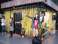 画像ギャラリー No.003のサムネイル画像 / EA,Xbox 360版「レフト 4 デッド 2」の試遊会を秋葉原で開催。中から聞こえる「助けてくださーい」の意味は?